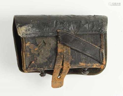 Kartuschkasten,Mecklenburg-Strelitz, schwarze Ledertasche mit aufgelegtem MetallsternII-III