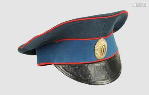 Schirmmütze für Offizieredes Leib-Garde-Semeonovsky Regiment um 1900. Dunkelblaues Tuch mit blauem