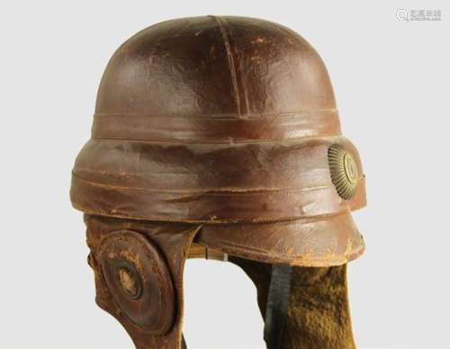 Helm für Offiziere der Kaiserl. Russischen Luftwaffe um 1910. Lederhelm französischer Fertigung,