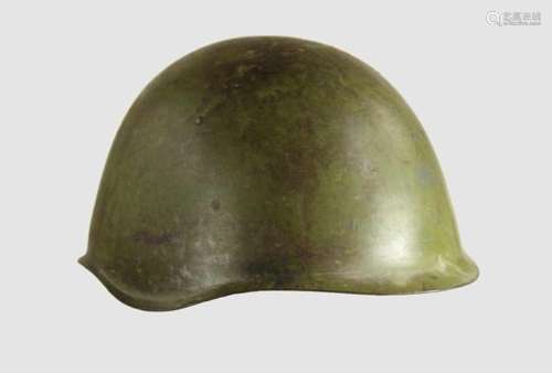 Stahlhelm für Angehörigeder Roten Armee, Modell 1940. Stahlglocke mit Originallackierung,