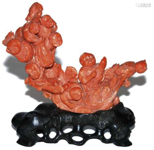 Cina scultura in corallo raff. personaggi con