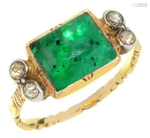 A GEORGIAN EMERALD AND ROSE CUT DIAMOND RING, 18TH C the foiled, domed rectangular emerald approx