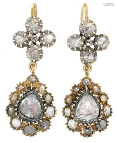 A PAIR GEORGIAN DIAMOND EARRINGS with larger pear shaped diamond centred drop, gold wire loop, 3.1cm