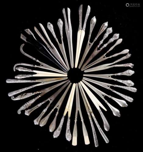 TWENTY ONE PAIRS OF SILVER HANDLED GLOVE STRETCHERS, MAINLY VICTORIAN AND EARLY 20TH C various