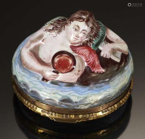 AN ENAMEL MERMAID BONBONNIERE, 19TH C the lid painted with a naval engagement, 6cm l++Old