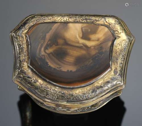 A CONTINENTAL SILVER GILT AND HARDSTONE CARTOUCHE SHAPED SNUFF BOX, PROBABLY GERMAN, MID 18TH C