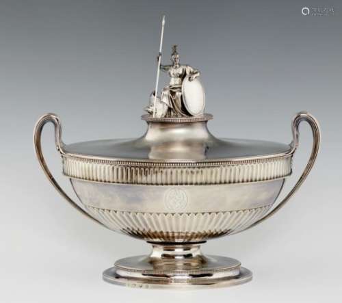 AMERICAN WAR OF INDEPENDENCE INTEREST. A GEORGE III SILVER TESTIMONIAL SOUP TUREEN AND COVER the