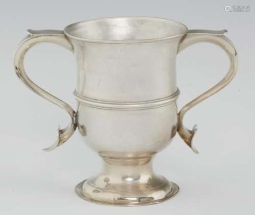 A GEORGE III SILVER LOVING CUP with reeded girdle, 13.5cm h, maker *M, London 1771, 11ozs 17dwts++