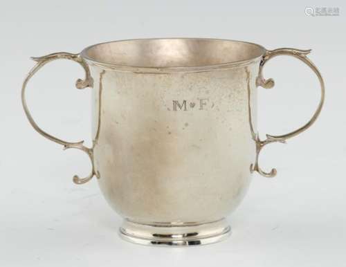 CHANNEL ISLANDS. A SILVER LOVING CUP, JERSEY, MID 18TH C, the U shaped bowl with slightly flared