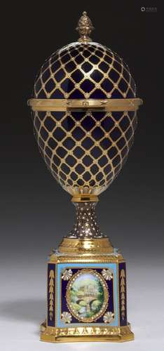 A LYNTON GILTMETAL MOUNTED JEWELLED BLUE GROUND EGG SHAPED POT POURRI VASE, LATE 20TH/EARLY 21ST C