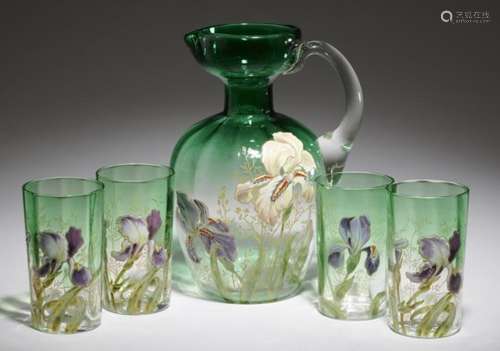 AN ENAMELLED AND EMERALD GREEN SHADED GLASS PAN TOPPED JUG AND SET OF FOUR BEAKERS IN THE MANNER