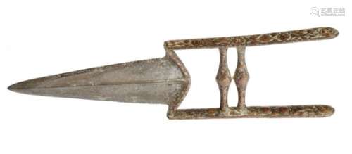 AN INDIAN PUSH DAGGER, KATAR, 19TH C the blade with medial rib, the hilt overlaid in copper and
