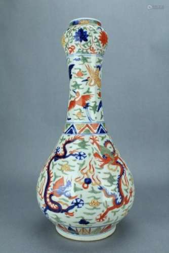 Large Ming DouCai Dragon Vase WanLi Mark Period
