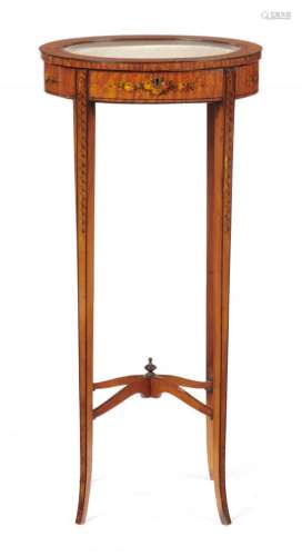 AN OVAL PAINTED SATINWOOD DISPLAY TABLE, EARLY 20TH C on slender square tapered legs, 72.5cm h, 26 x