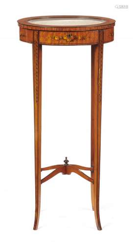 AN OVAL PAINTED SATINWOOD DISPLAY TABLE, EARLY 20TH C on slender square tapered legs, 72.5cm h, 26 x