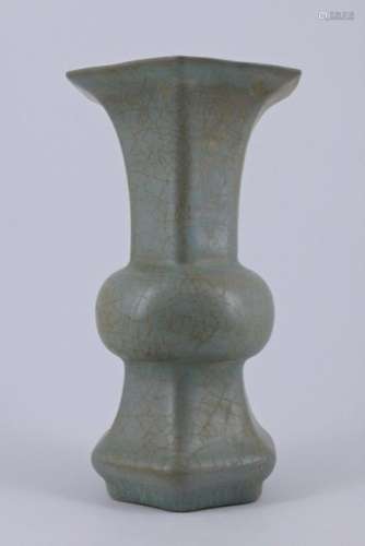 Song GuanYao Porcelain Crackle Vase