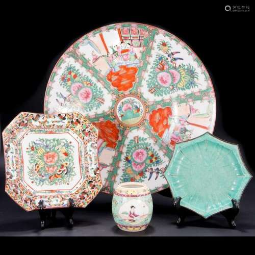 Four pieces of Chinese porcelain.