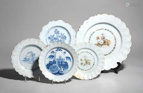 Four delftware plates and a charger c.1760, Bristo…