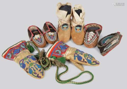 A pair of Chippewa mittens hide with coloured glas…