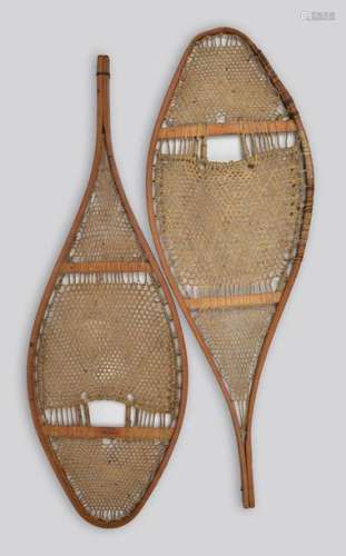 A pair of Alonquin snow shoes North America ash an…