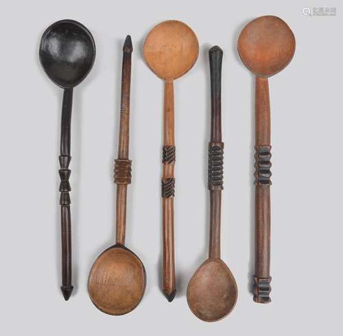 Five Zulu spoons South Africa with differing carve…