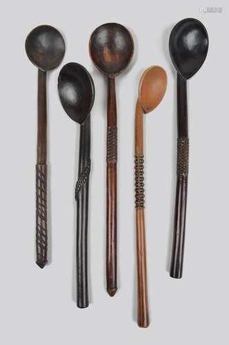 Five Zulu spoons South Africa with differing carvi…