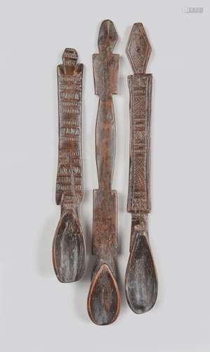 Three Somali spoons with long handles, two with ca…