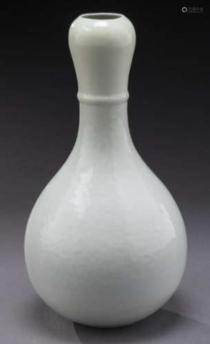 Chinese Qing Yongzheng white glaze soft paste