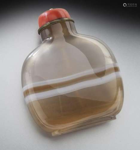 Chinese Qing carved bond agate snuff bottle,