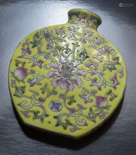 Chinese Qing famille rose porcelain snuff bottle,