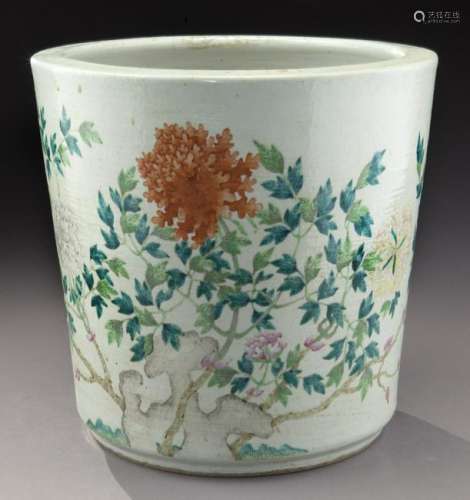 Chinese Qing famille rose porcelain planter,