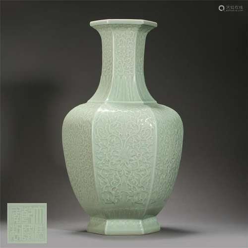 CHINESE PORCELAIN CEALDON GLAZE HEXAGONAL VASE