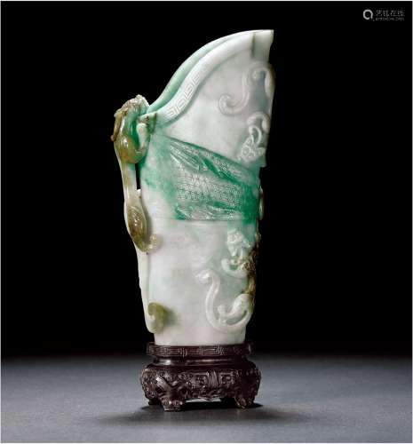 清·翡翠雕包袱型龙纹爵杯