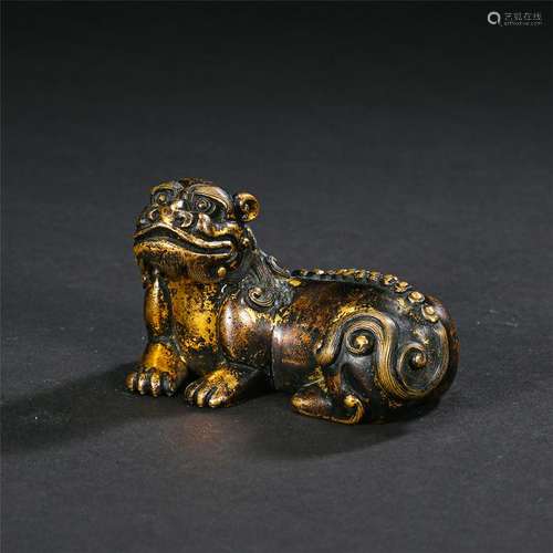 CHINESE GILT BRONZE COUCHING BEAST TABLE ITEM