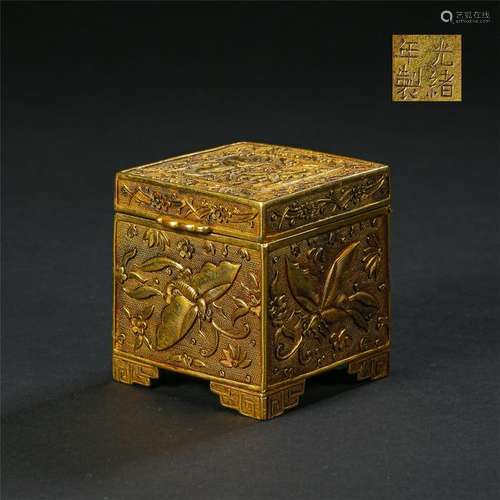 CHINESE GILT BRONZE BUTTERFLY LIDDED SQUARE BOX