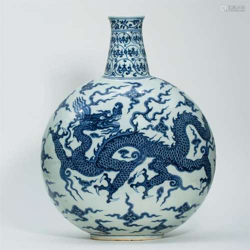 CHINESE PORCELAIN BLUE AND WHITE DRAGON FLATTEN VASE