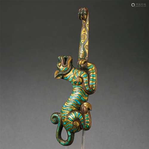 CHINESE TURQUOISE GOLD INLAID BRONZE TIGER BELT HOOK