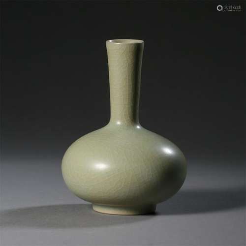 CHINESE PORCELAIN RU WARE CELADON GLAZE VASE