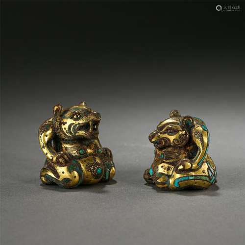 PAIR OF CHINESE TURQUOISE GOLD INLAID BRONZE BEAR TABLE