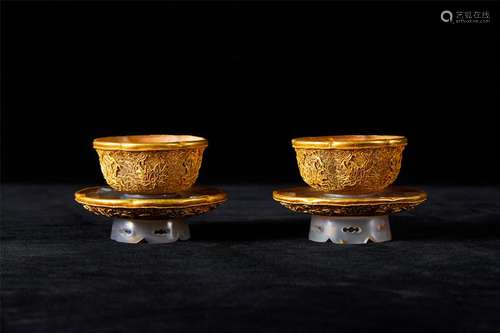 PAIR OF CHINESE PURE GOLD AGATE CUP ON DISH