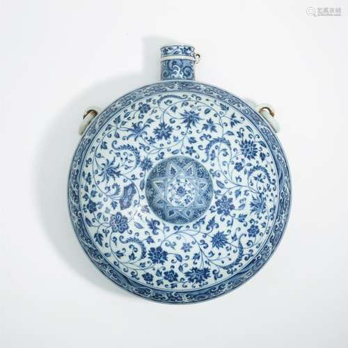 CHINESE PORCELAIN BLUE AND WHITE FLOWER FLATTEN