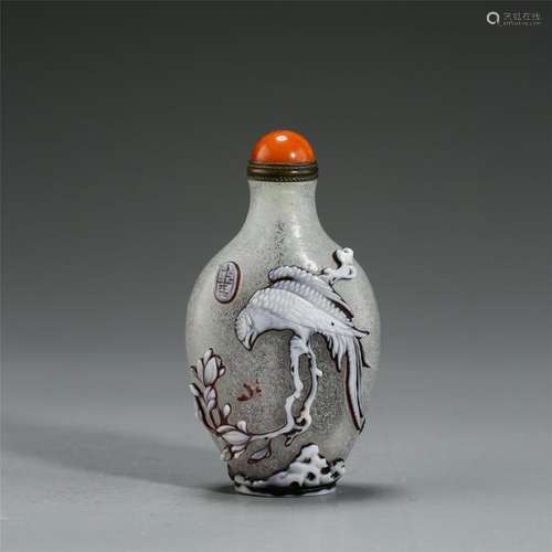 CHINESE PEKING GLASS EAGLE SNUFF BOTTLE