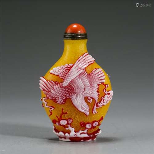 CHINESE PEKING GLASS EAGLE SNUFF BOTTLE