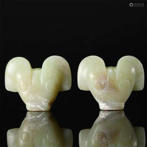 PAIR OF CHINESE CELADON JADE OX HEAD PENDANT