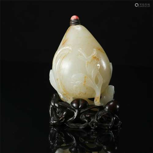 CHINESE WHITE JADE PEACH SNUFF BOTTLE