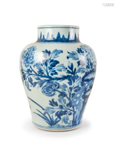 BLUE AND WHITE NOBLE PLANT PATTERN JAR