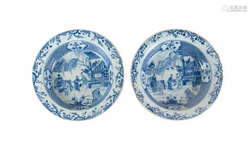 PAIR OF CHINESE BLUE AND WHITE DEEP BOWLS