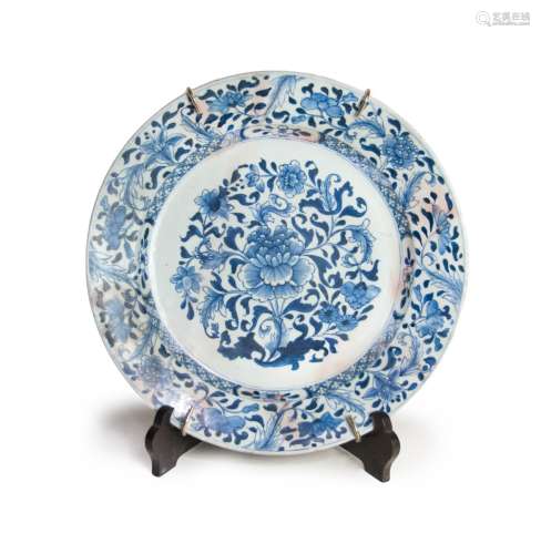 BLUE AND WHITE PATTERNED PLATE WITH MOUNT