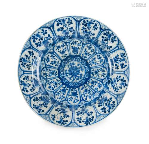 BLUE AND WHITE LOTUS PATTERN CHARGER