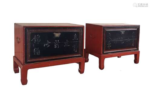 PAIR OF LACQUERED SIDE TABLE CHESTS ON STANDS